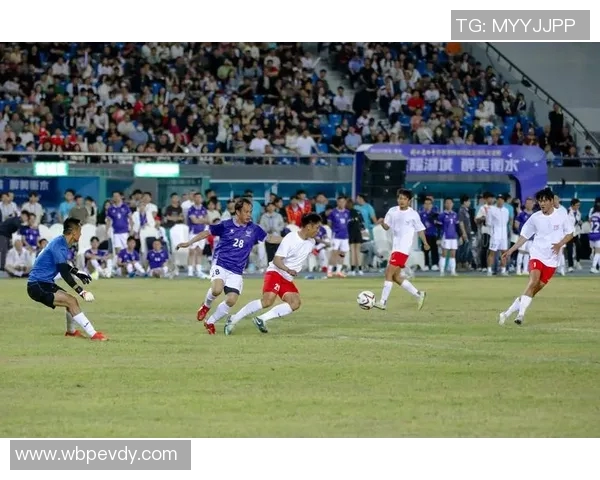 每天不训练的足球明星如何在赛场上保持巅峰状态与竞技水平的秘密揭秘