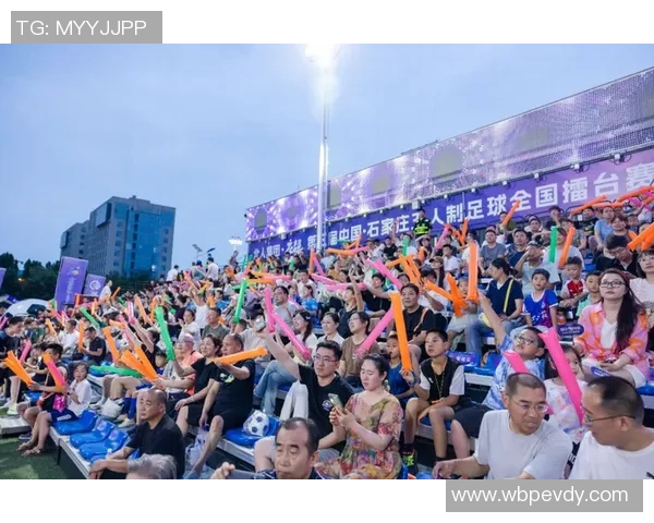 腾讯在上海盛大举办足球明星活动吸引众多球迷热情参与